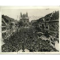 1930 Press Photo Market Square crowds Speyer Germany Pres Von Hindenberg