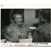 1987 Press Photo Volunteer Gladys Atkins of Retired Senior Volunteer Program