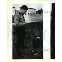 1995 Press Photo Charles Baehr, Police Officer, with Toddler Walter R. Reddick