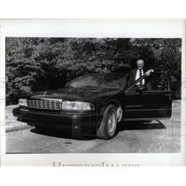 1990 Press Photo Tony Yanik Chevy Caprice GM expert