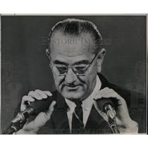 1966 Press Photo President Johnson Grip Microphone Pres - RRW57497