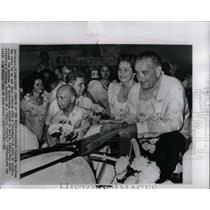 1966 Press Photo President Johnson Garden Manila Palace - RRW87113