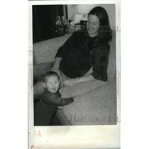1982 Press Photo Jessica Barkley with son murdered. - RRW75835