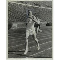 1961 Press Photo Alabama- Ray Bethea runs track. - abns01430