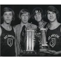 1975 Press Photo Alabama-Mountain Brook Junior High track champions and Coach.