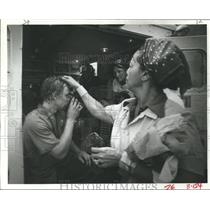 1982 Press Photo Joe Gurka recovering from Ammonia fumes at poultry plant
