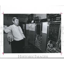 1989 Press Photo Jim Simon-Manager -FAA Tower-Computer Room Air Traffic Control