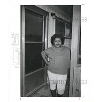 1987 Press Photo Lavern Jackson outside her home, Alvin, Texas - hca05318