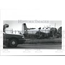 1990 Press Photo Thomas Bordelon's T-28 Trojan Plane at Pump Shop near Chalmette