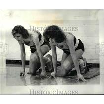 1986 Press Photo Martha Meaher & Kathy DiFranco, Beaumont School for girls track