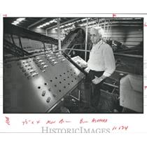 1980 Press Photo Bill Ashford controls conveyors, Browning Ferris Industries