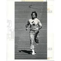 1987 Press Photo LB Clay Matthews ran sprints in an empty Finney Stadium at BW