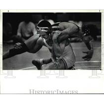 1990 Press Photo Harold Hipps of South Willoughby spins Nicks Conti of Chardon