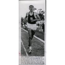 1955 Press Photo Fernando sets new record in 2mile run. - RRW73667