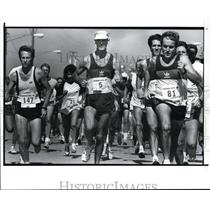1988 Press Photo Runners at Start of The Kaiser Permanete 5K - cvb50442
