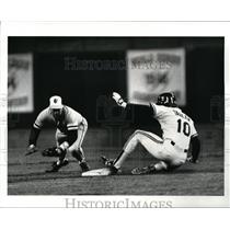 1986 Press Photo Indians Tabler Doubles in 4th Inning - cvb50637
