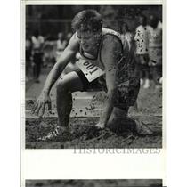 1990 Press Photo Keith Sandy of North Olmsted setting a new jumping record