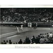 1985 Press Photo Thorton homers for the Tribes' last home game - cvb61755