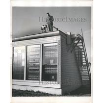 1947 Press Photo Solar House glass blocks window heat - RRW48227
