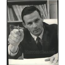 1970 Press Photo Attorney Jack Samuels, head of NBC's Division of Compliance.