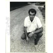 1990 Press Photo Roy Firmin kneeling, Magnolia Street, LaPlace Park subdivision