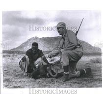 1959 Press Photo Leo W. Roethe of Fort Atkinson, Wisconsin with wildebeest.