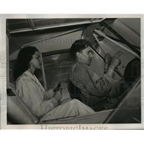 1940 Press Photo Instructor gives orders to students in U.S. Flying School