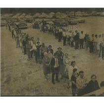 1966 Press Photo Hundreds wait to Vote in Dothan, Alabama - abna25541