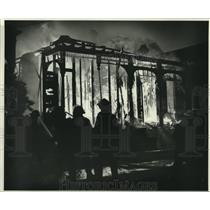 1987 Press Photo New Orleans Firemen battling a blazing home fire - nob10724