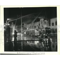 1989 Press Photo Firemen battle a shopping center fire at Lake Forest Boulevard
