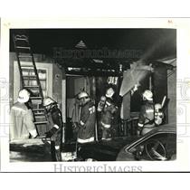 1987 Press Photo Firefighters fight apartment fire, 4205 Airline Highway