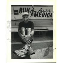 1988 Press Photo Sam Freeman, marathon runner rests at New Orleans stopover