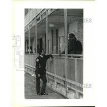 1992 Press Photo NOPD Officer John Hall Jr at Fischer Housing Project in Algiers