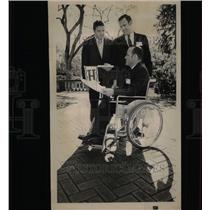1969 Press Photo Judge Finesilver Schweiker wheelchair