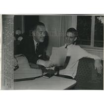 1964 Press Photo Brian Sternberg and Senator Henry Jackson reading letter