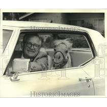 1969 Press Photo Ray Ely and Toy McCoy, palomino, smallest horse, ride in a car