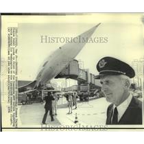 1976 Press Photo Air France Captain Pierre Dudal in front of the Concorde SST