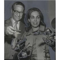 1972 Press Photo Cynda Mathis holds lobsters while Judson Hodges presents key