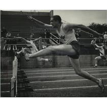 1963 Press Photo Bill Kluwin and John Broihier Jump Hurdles at Marquette Stadium