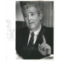 1986 Press Photo County Assessor Hynes Being Interviewed Chicago