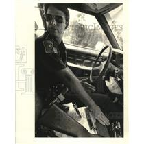 1986 Press Photo St. Tammany Louisiana Trooper Scott Illing with Vascar-Plus