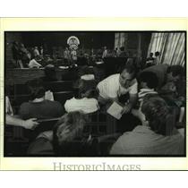1989 Press Photo Jefferson Parish Firefighters Union Members Discuss Negotiation