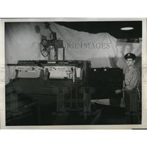 1945 Press Photo Student at controls of an trainer tank at South Bend Indiana