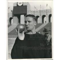 1956 Press Photo Parry O'Brien tosses shot 63 feet, 2 inches, Los Angeles
