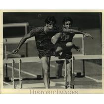 1972 Press Photo Houston's Barry Groves and San Jacinto's Pat Way run hurdles.