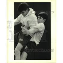 1995 Press Photo Scott Maestri picks up wrestling partner David Reinhardt