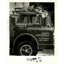 1989 Press Photo Detailing Madisonville Fire Truck, Brannigan's Auto Detailing