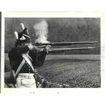 1992 Press Photo Members of the 7th U.S. infantry shoot their muskets