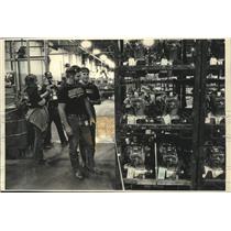 1993 Press Photo Harley-Davidson 85th anniversary assembly warehouse tour, WI