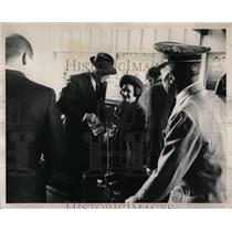 1966 Press Photo Mrs Lyndon Johnson arriving at Denver - RRW06923